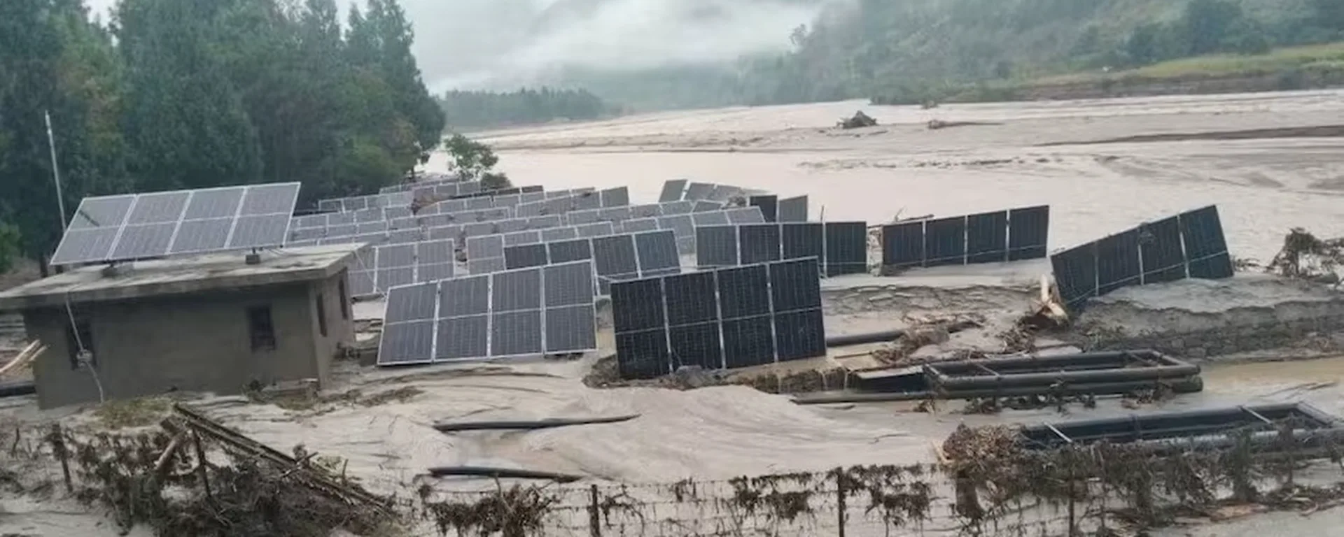 भूटान में ग्लेशियर झील फटने से तबाही, बंगाल-असम में बाढ़ का अलर्ट